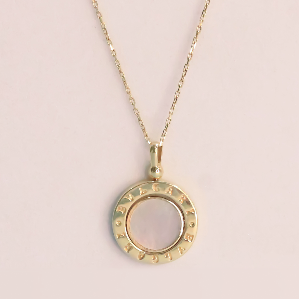 18kt Mother of Pearl Pendant